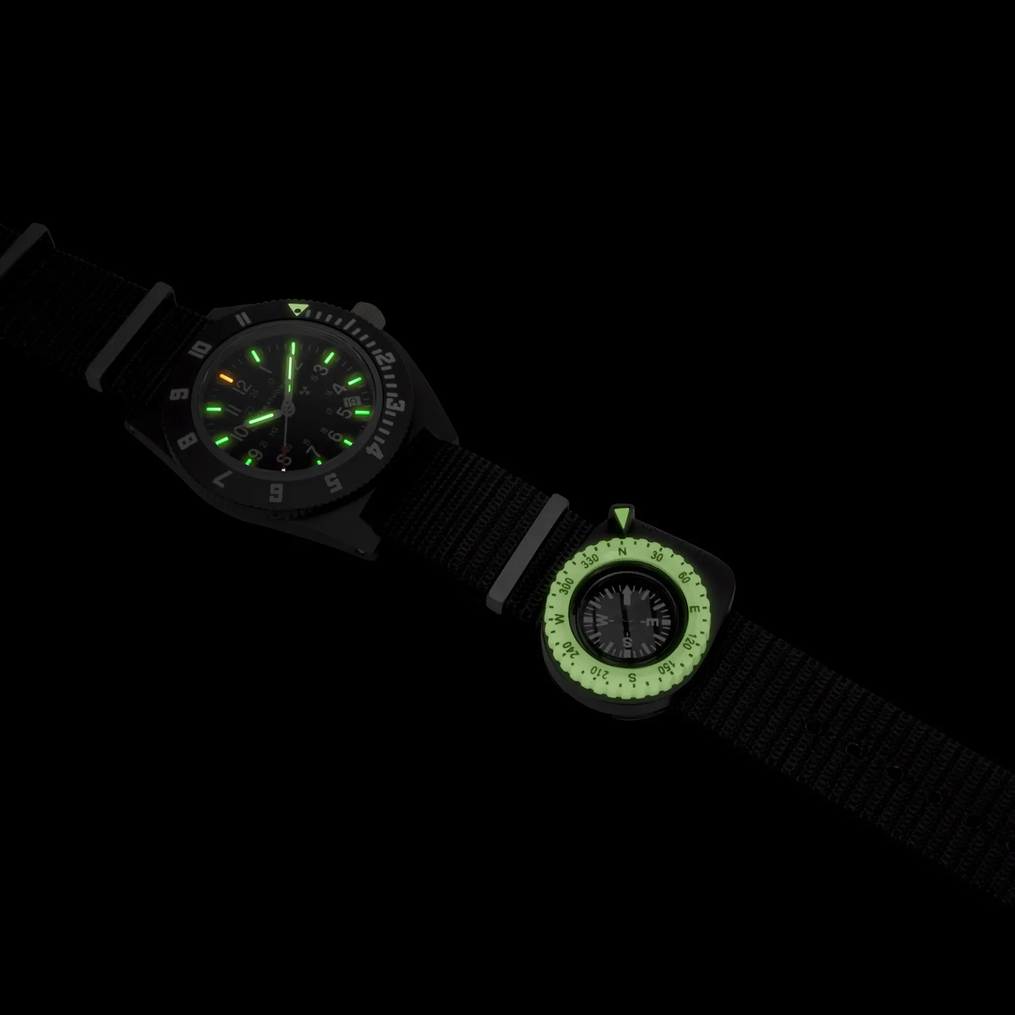 MARATHON GLOW-IN-THE-DARK CLIP COMPASS