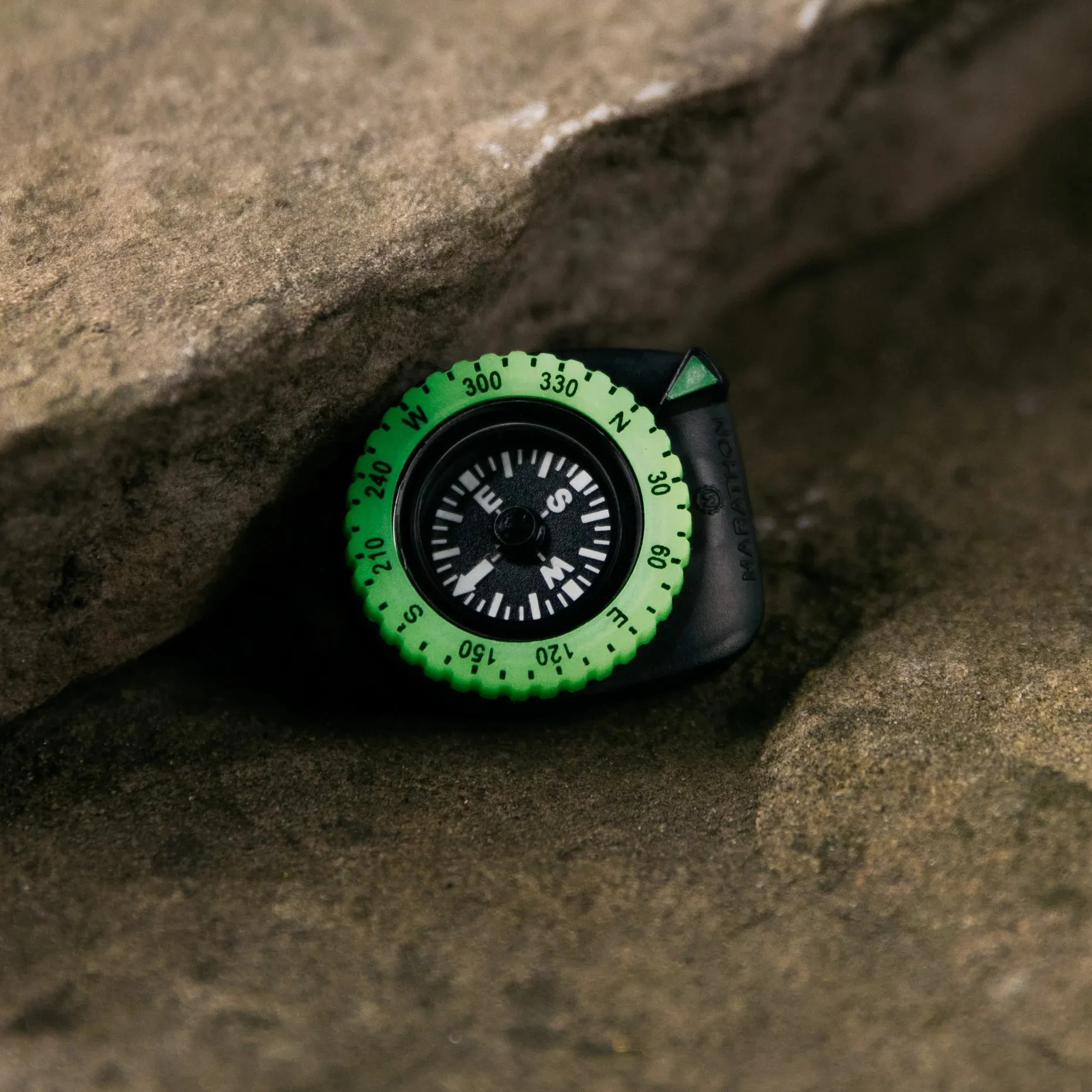 MARATHON GLOW-IN-THE-DARK CLIP COMPASS